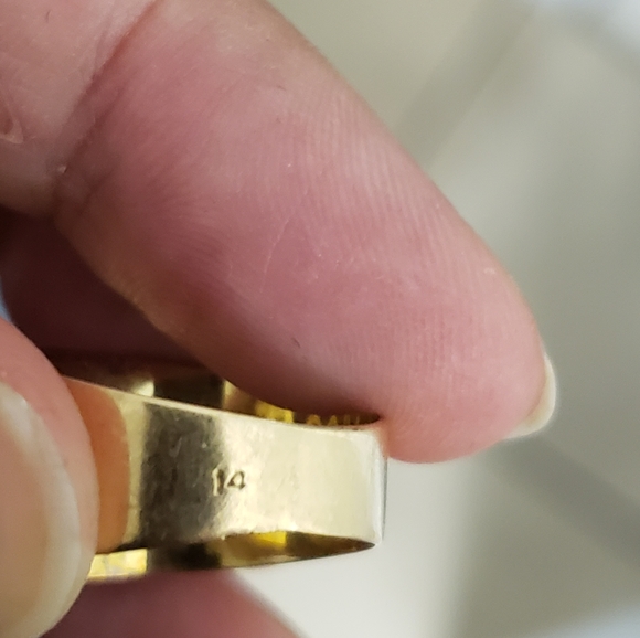 14k solid yellow gold band size 7.5 - Picture 5 of 8